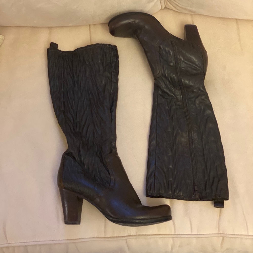 Knee high brown all leather boot boot